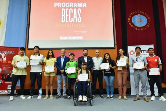 La empresa Remsa entregó 11 becas deportivas