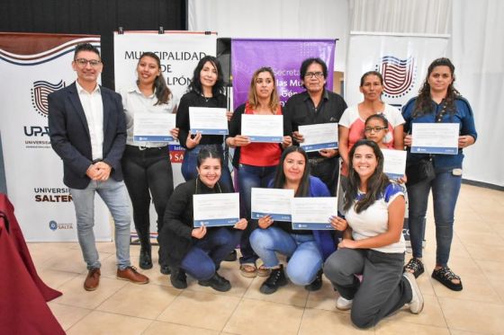 “Constructoras” en El Galpón: Se entregaron certificados de los cursos de Instalaciones Sanitarias y Carpintería