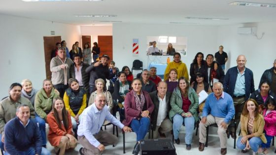 Emprendedores de J.V. González y de Las Lajitas se informaron sobre la vidriera digital