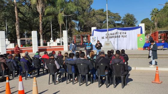 Trabajadores de cadeterías y deliverys fueron capacitados sobre conducción segura en Hipólito Yrigoyen