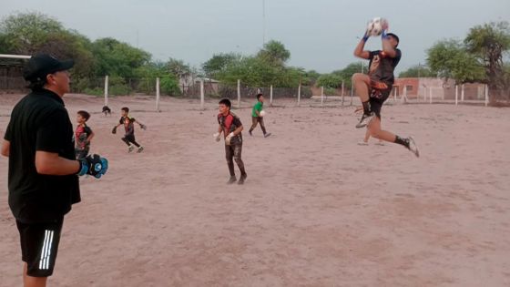 Importante participación de futbolistas indígenas en una capacitación en Rivadavia